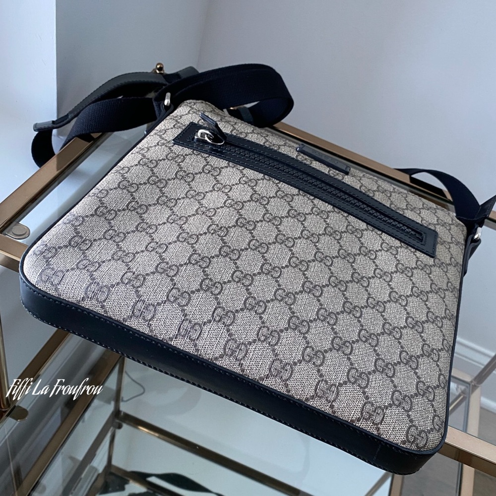 Gucci Beige and Black Signature Messenger Bag - Picture 4 of 11